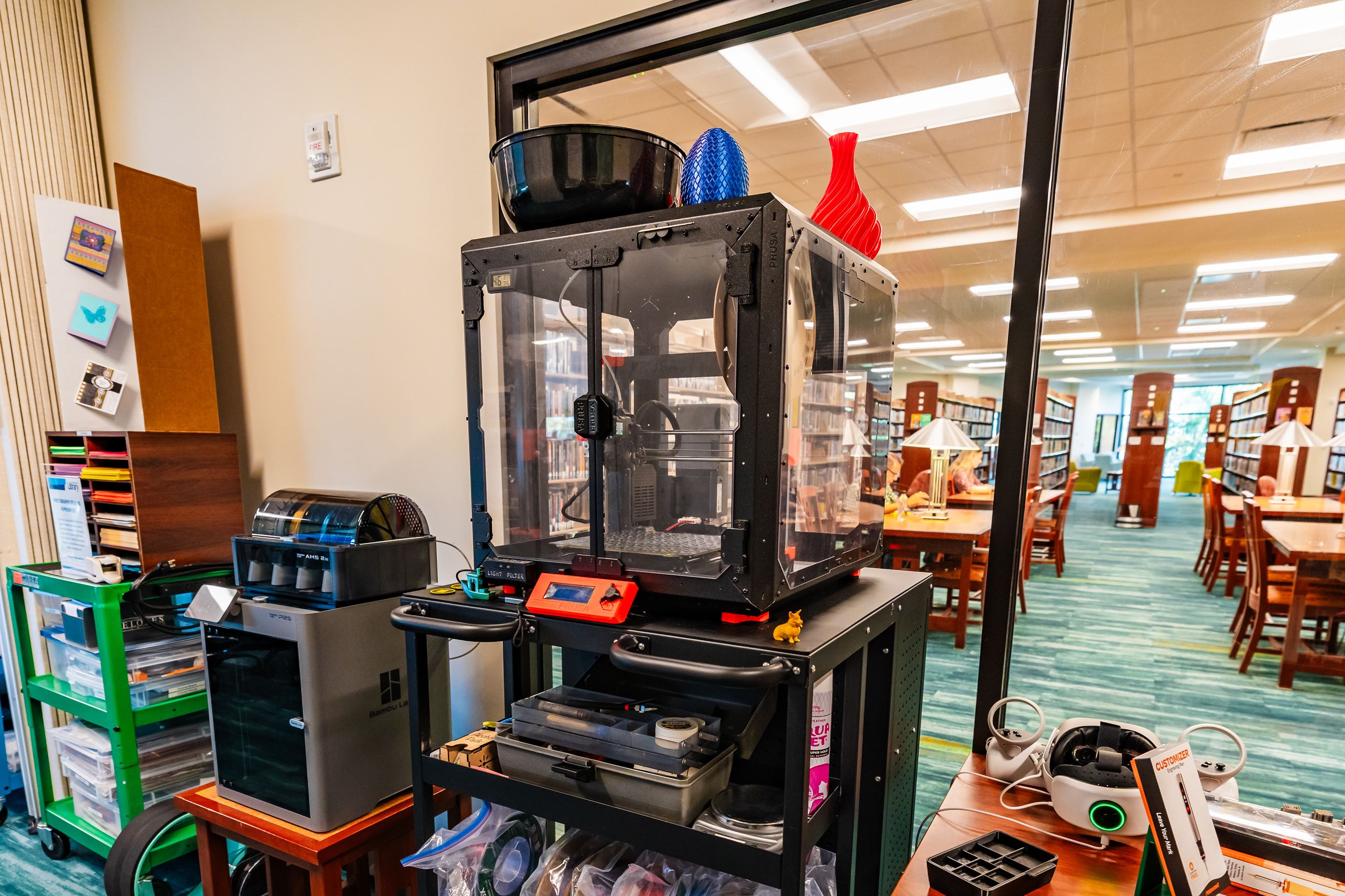 Photo of the 3d printing machine in the Creative Edge Studio